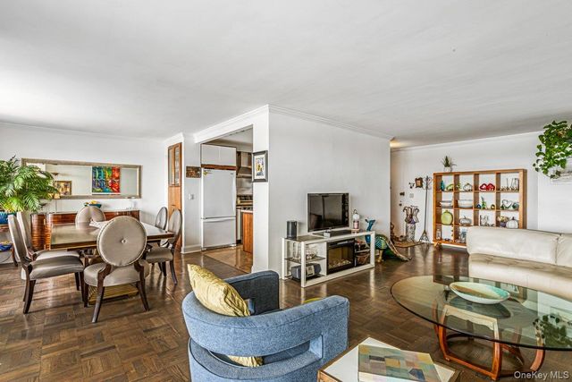 166-25 Powells Cove Boulevard 15J, Beechhurst, NY 11357