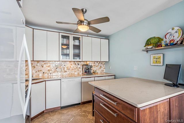 166-25 Powells Cove Boulevard 15J, Beechhurst, NY 11357