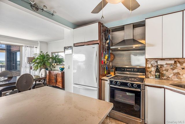166-25 Powells Cove Boulevard 15J, Beechhurst, NY 11357