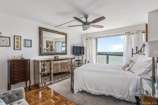 166-25 Powells Cove Boulevard 15J, Beechhurst, NY 11357