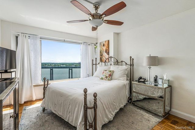 166-25 Powells Cove Boulevard 15J, Beechhurst, NY 11357