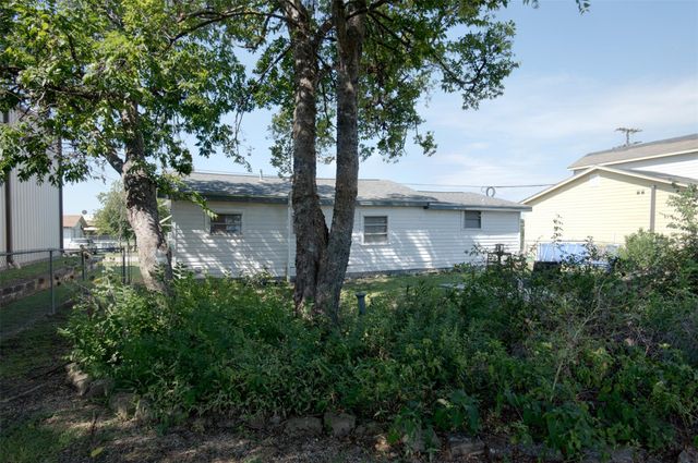 14 W Post Oak Ave, Rogers, TX 76569