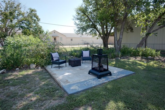 14 W Post Oak Ave, Rogers, TX 76569