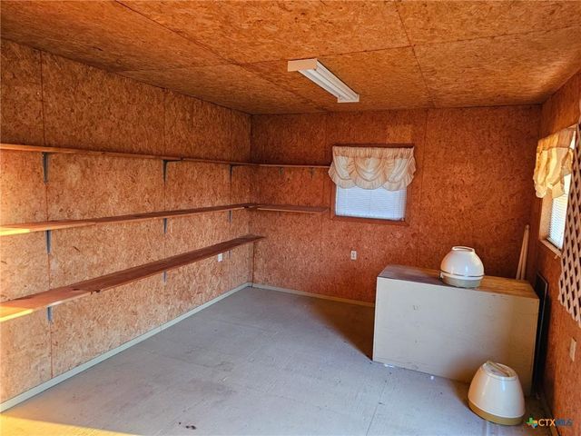 14 W Post Oak Ave, Rogers, TX 76569