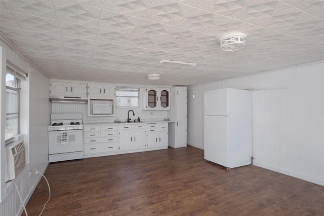 14 W Post Oak Ave, Rogers, TX 76569