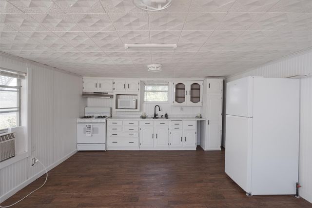 14 W Post Oak Ave, Rogers, TX 76569