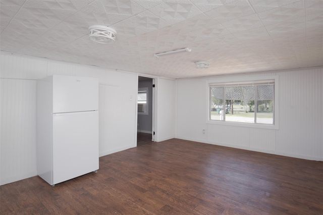 14 W Post Oak Ave, Rogers, TX 76569