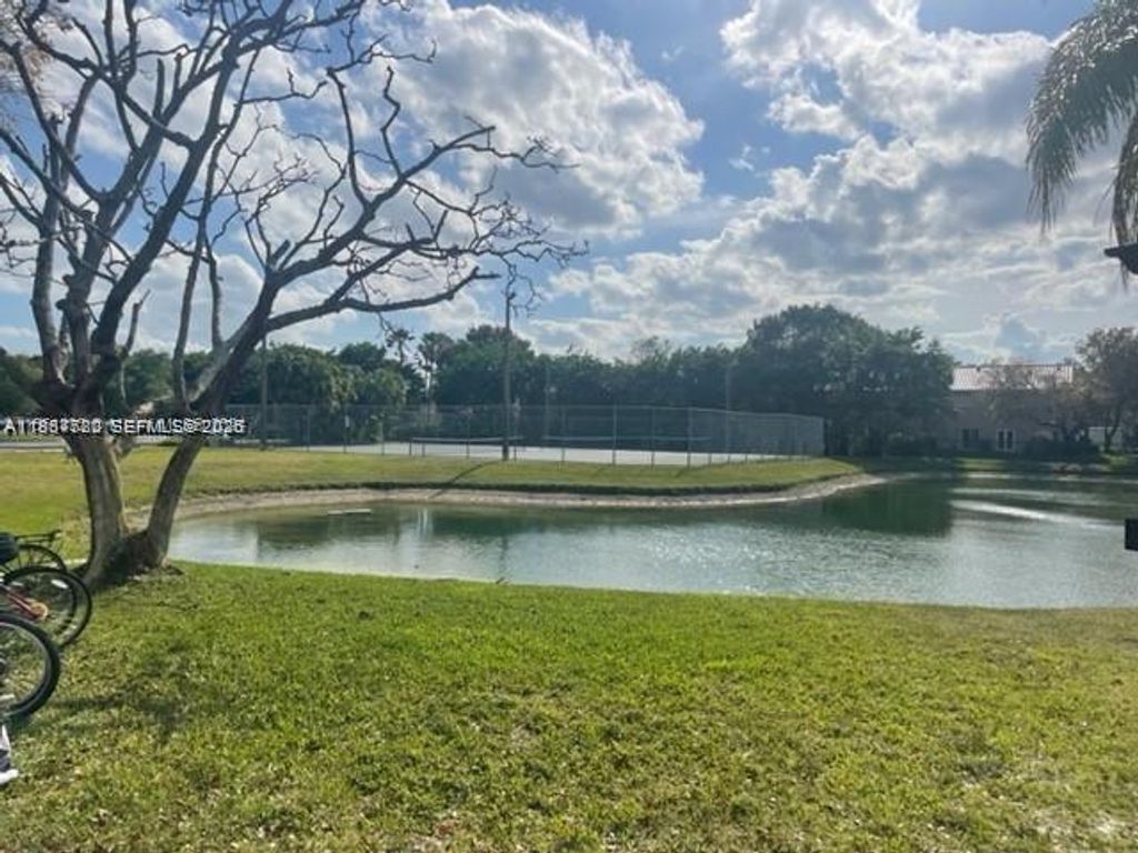 565 Vista Isles Dr 2011, Sunrise, FL 33325