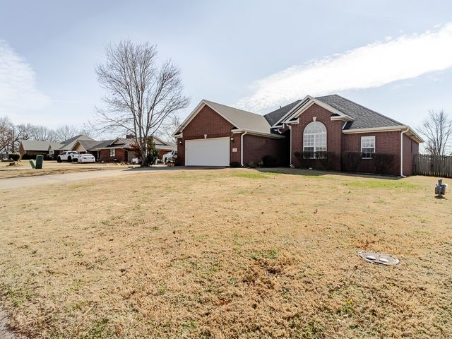 2806 SE 3rd Street, Bentonville, AR 72712