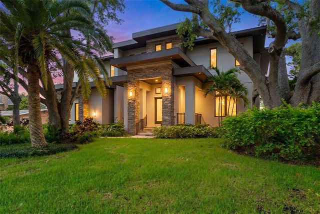 4905 W SPRING LAKE DRIVE, Tampa, FL 33629