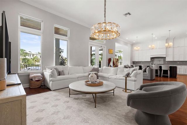 4905 W SPRING LAKE DRIVE, Tampa, FL 33629