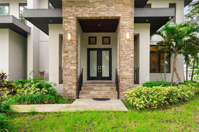 4905 W SPRING LAKE DRIVE, Tampa, FL 33629