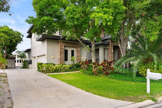 4905 W SPRING LAKE DRIVE, Tampa, FL 33629