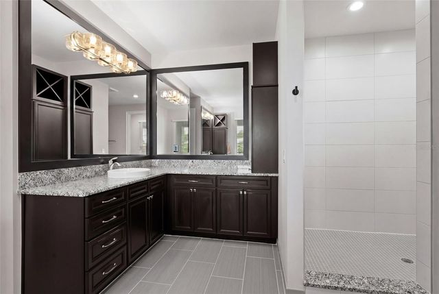 4905 W SPRING LAKE DRIVE, Tampa, FL 33629