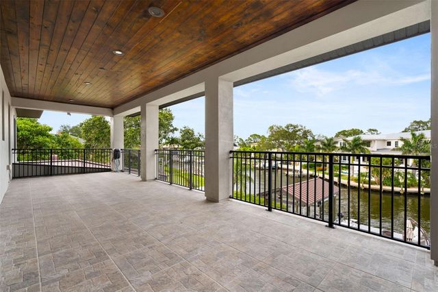 4905 W SPRING LAKE DRIVE, Tampa, FL 33629