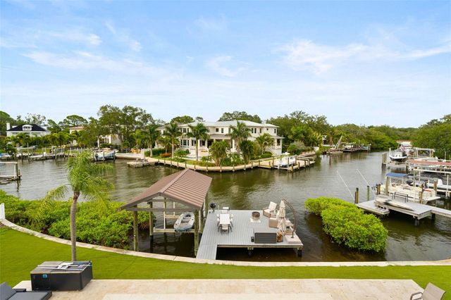 4905 W SPRING LAKE DRIVE, Tampa, FL 33629