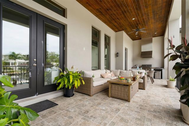 4905 W SPRING LAKE DRIVE, Tampa, FL 33629