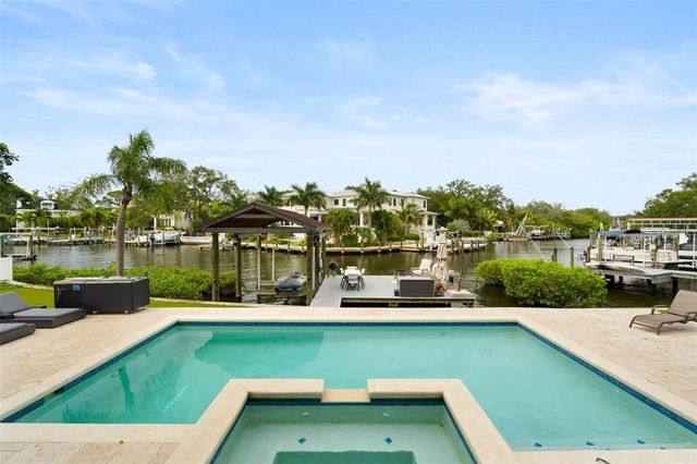 4905 W SPRING LAKE DRIVE, Tampa, FL 33629