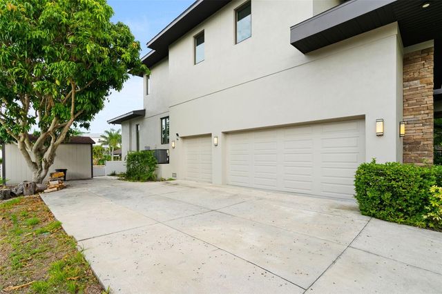 4905 W SPRING LAKE DRIVE, Tampa, FL 33629