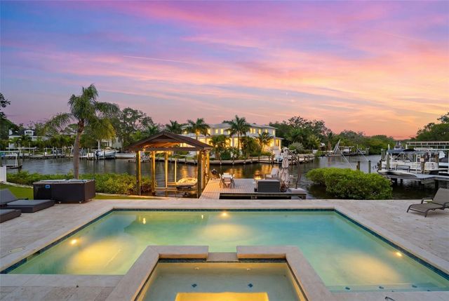 4905 W SPRING LAKE DRIVE, Tampa, FL 33629