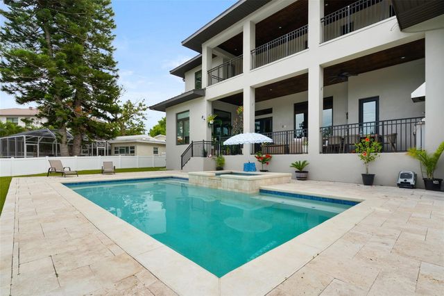 4905 W SPRING LAKE DRIVE, Tampa, FL 33629