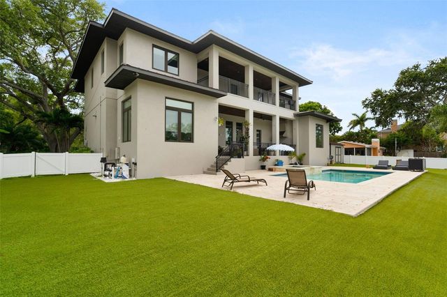 4905 W SPRING LAKE DRIVE, Tampa, FL 33629