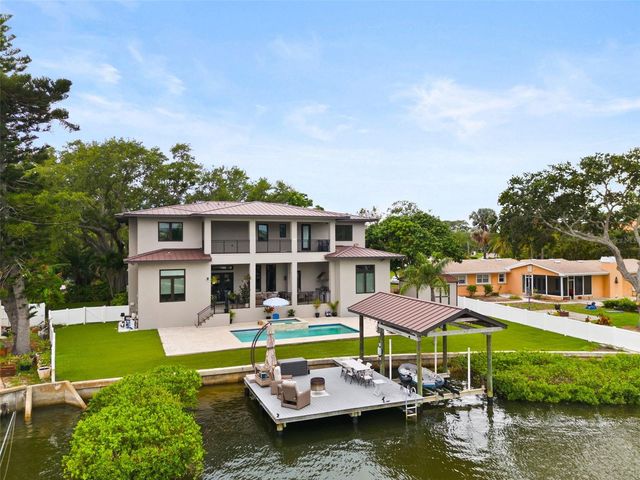 4905 W SPRING LAKE DRIVE, Tampa, FL 33629