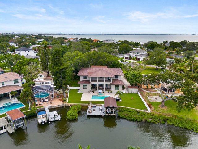 4905 W SPRING LAKE DRIVE, Tampa, FL 33629
