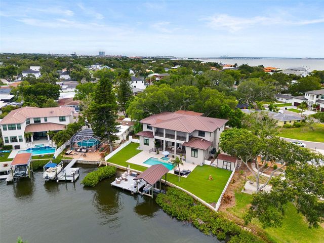 4905 W SPRING LAKE DRIVE, Tampa, FL 33629