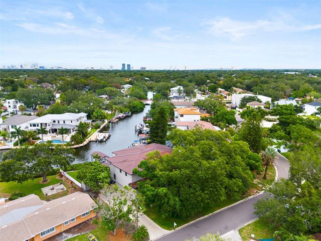 4905 W SPRING LAKE DRIVE, Tampa, FL 33629