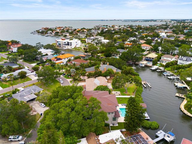 4905 W SPRING LAKE DRIVE, Tampa, FL 33629