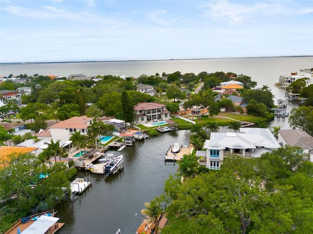 4905 W SPRING LAKE DRIVE, Tampa, FL 33629