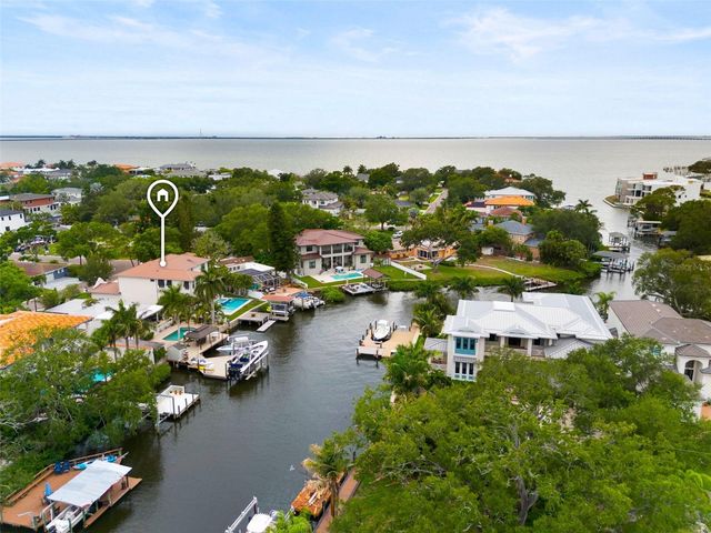 4905 W SPRING LAKE DRIVE, Tampa, FL 33629