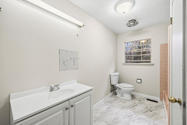 8842 Lake Crest Circle, Chattanooga, TN 37416