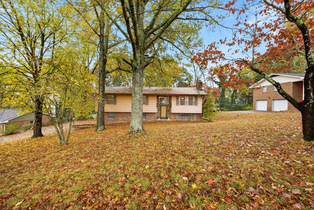 8842 Lake Crest Circle, Chattanooga, TN 37416