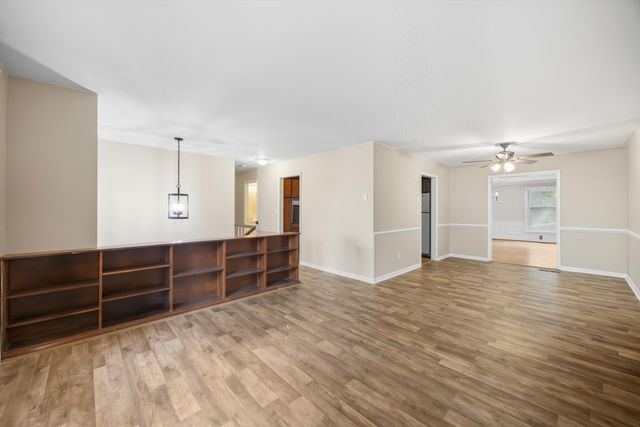 8842 Lake Crest Circle, Chattanooga, TN 37416