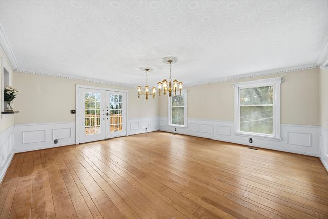 8842 Lake Crest Circle, Chattanooga, TN 37416