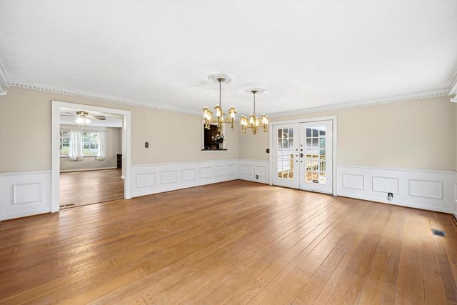 8842 Lake Crest Circle, Chattanooga, TN 37416