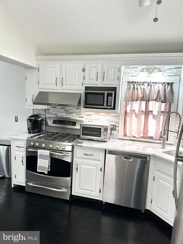 19 CENTER ST, Barnegat, NJ 08005