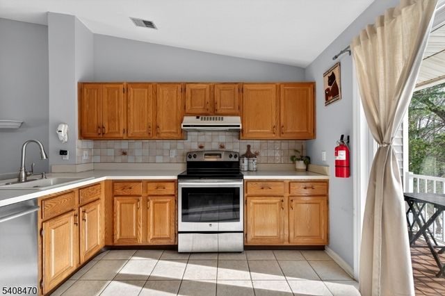 68 Westchester Ter, Clinton Twp., NJ 08801