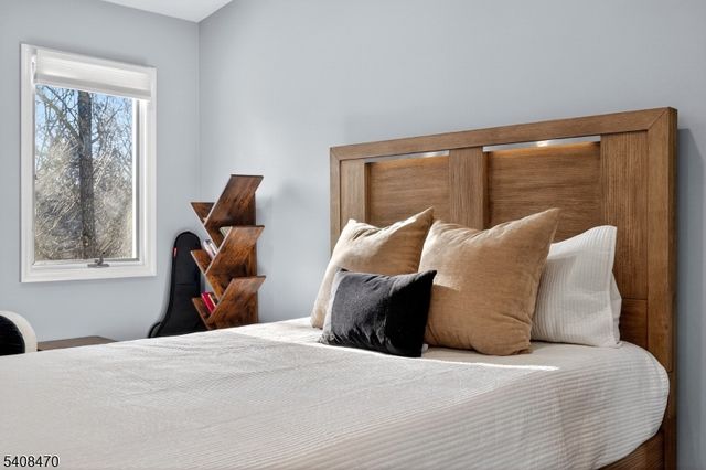 68 Westchester Ter, Clinton Twp., NJ 08801