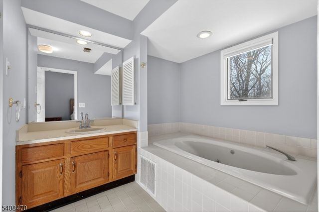 68 Westchester Ter, Clinton Twp., NJ 08801