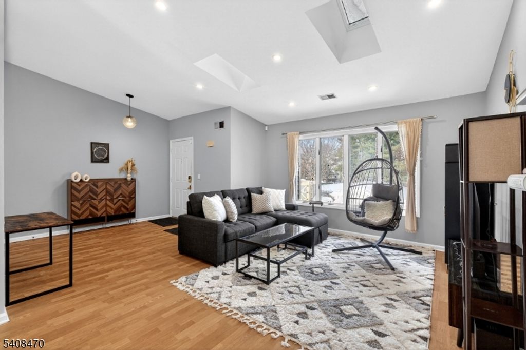 68 Westchester Ter, Clinton Twp., NJ 08801