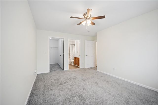 101 Silverstone Drive 101, Carpentersville, IL 60110