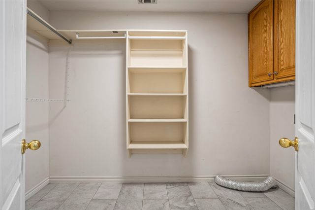 72 Raintree Road, Bells, TX 75414