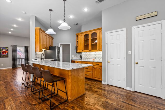 72 Raintree Road, Bells, TX 75414