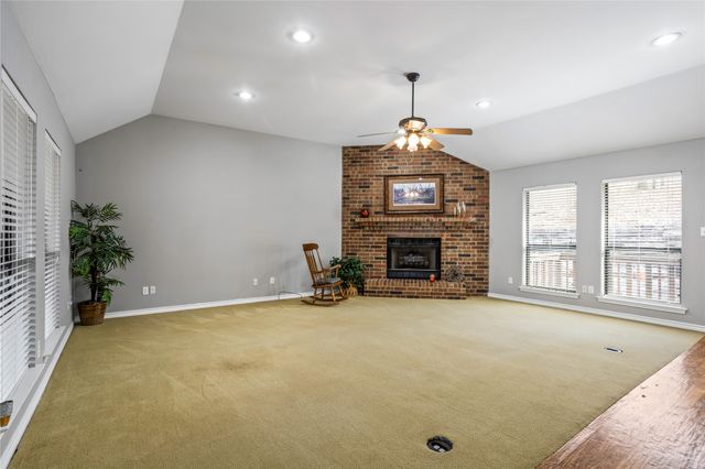 72 Raintree Road, Bells, TX 75414