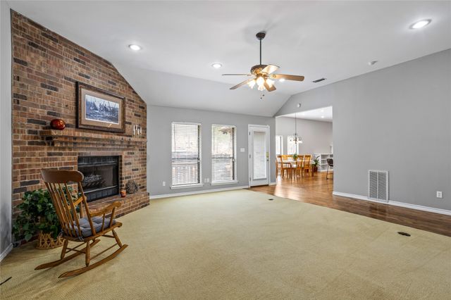 72 Raintree Road, Bells, TX 75414