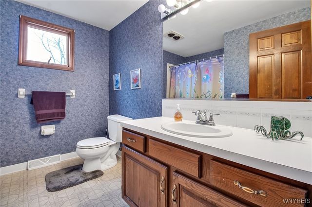 4675 Oakwood Lane, Clarence, NY 14031