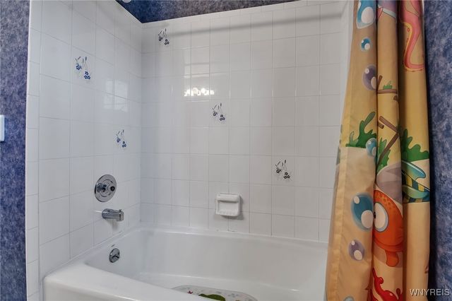 4675 Oakwood Lane, Clarence, NY 14031